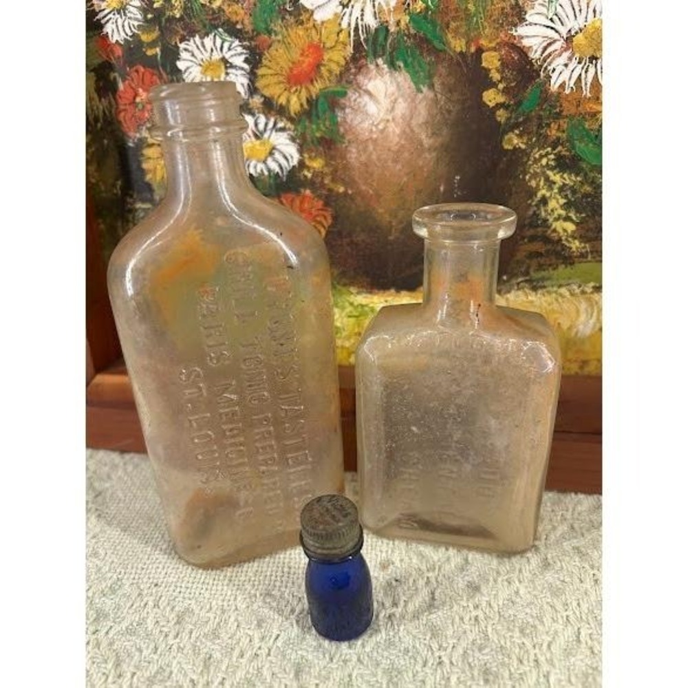 Vintage Apothecary Bottles Lot Groves Chill Tonic Courage's Oriental Cream Vicks